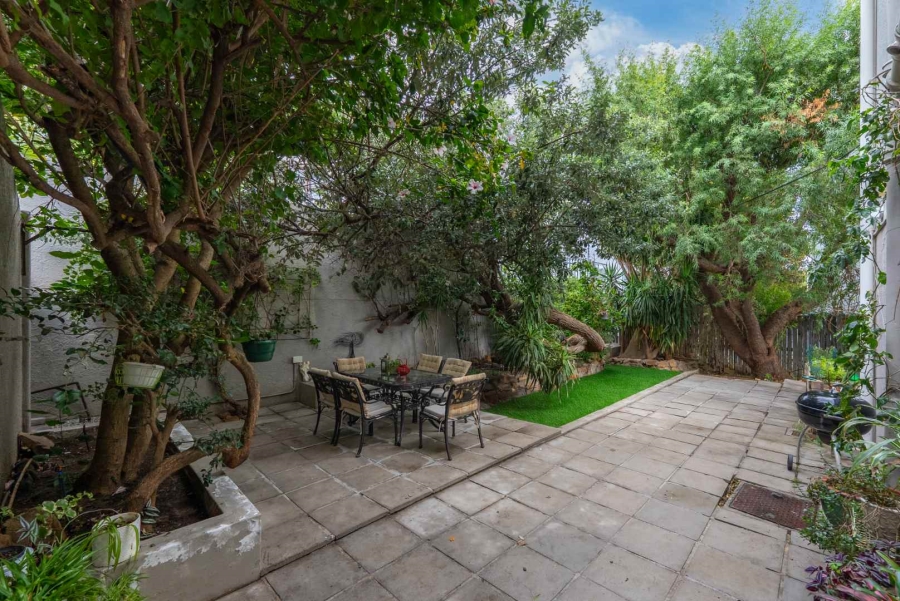 2 Bedroom Property for Sale in Vredehoek Western Cape